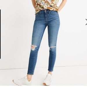 Petite 9" Mid-Rise Skinny Crop Jeans in Delmar Wash: Eco Edition Item K7519